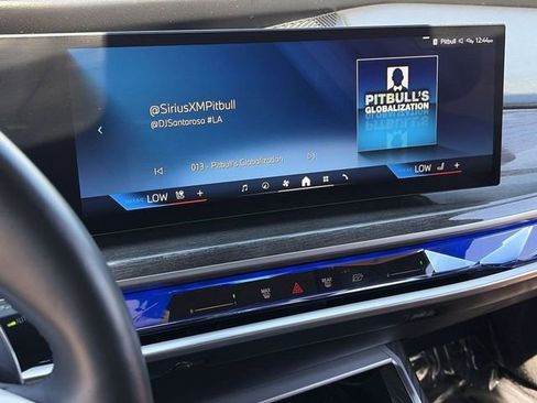 Used 2023 BMW 740i image 27