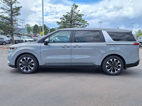 Used 2024 Kia Carnival EX FWD image 6