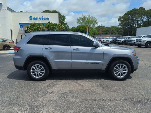 Used 2021 Jeep Grand Cherokee Laredo AWD/4WD image 3