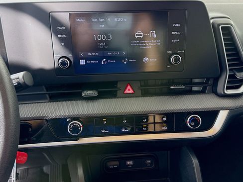 Used 2023 Kia Sportage LX image 18