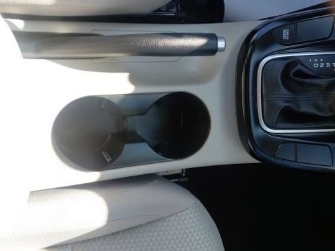 Used 2025 Kia Soul LX w/ LX Technology Package FWD image 14