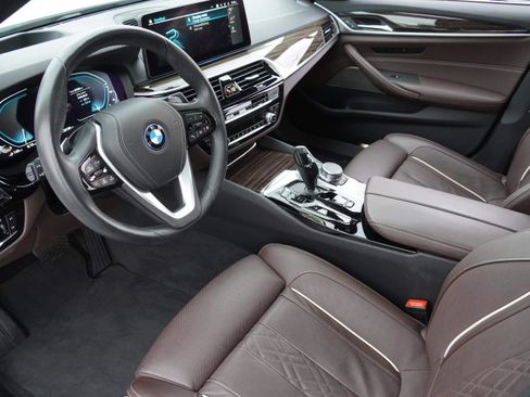 Used 2023 BMW 530e w/ Premium Package RWD image 10