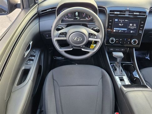 Certified 2023 Hyundai Tucson SE image 13