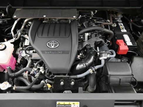 Used 2023 Toyota Highlander LE image 18