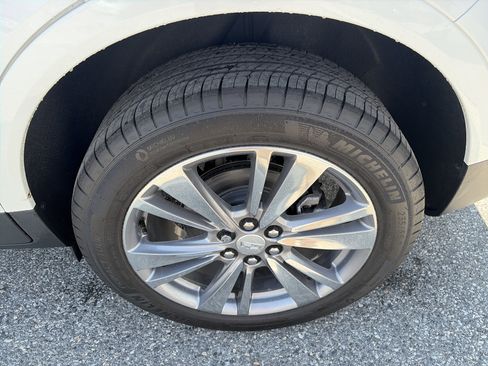 Used 2025 Cadillac XT5 Premium Luxury FWD image 13