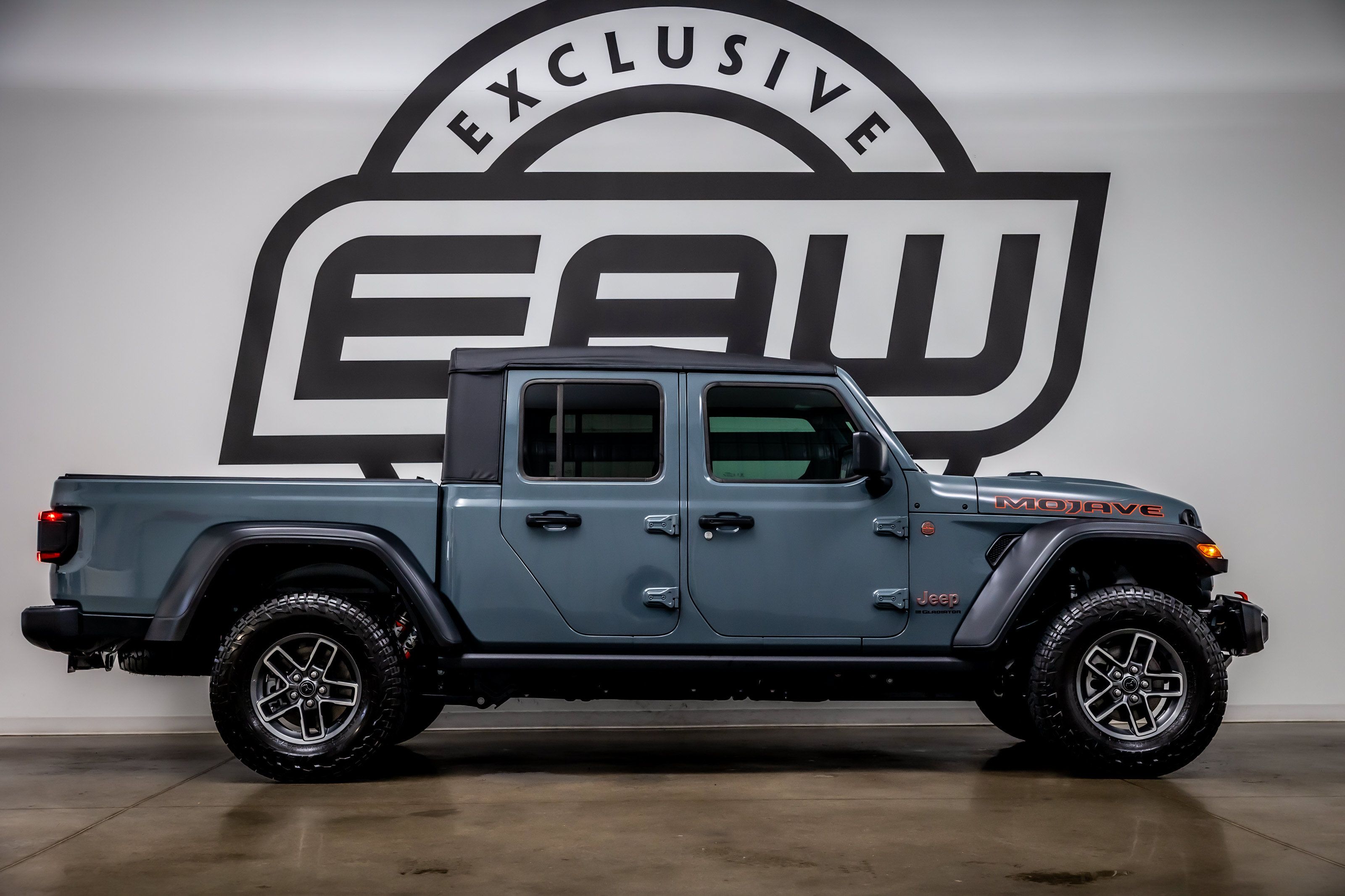 Used 2026 Jeep Gladiator Mojave AWD/4WD image 9