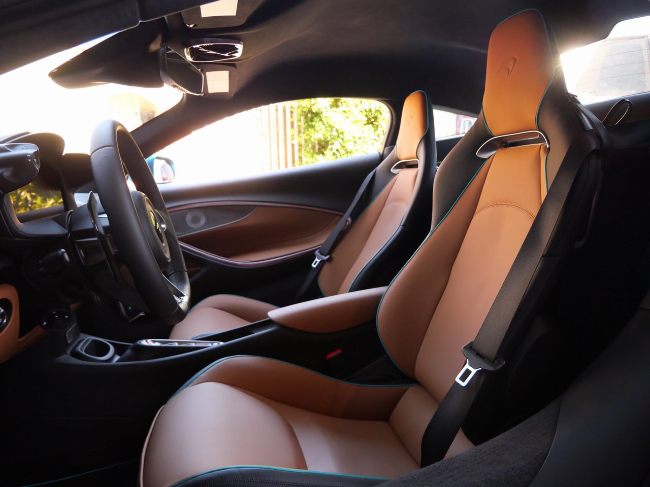 Used 2026 McLaren Artura RWD image 21