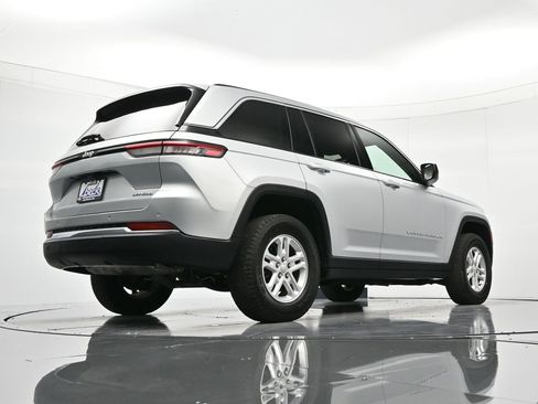 Used 2023 Jeep Grand Cherokee Laredo image 40