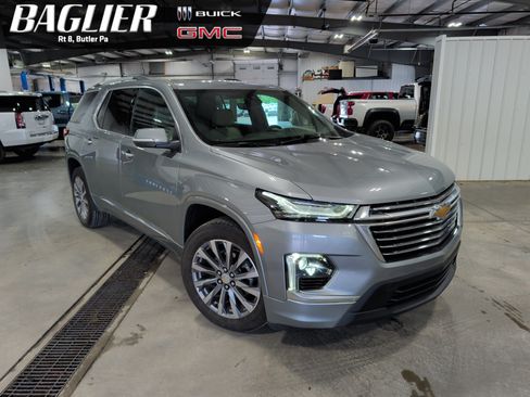 Used 2023 Chevrolet Traverse Premier FWD image 1