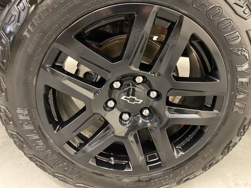 Used 2024 Chevrolet Silverado 1500 LT Trail Boss w/ Dark Appearance Package image 25