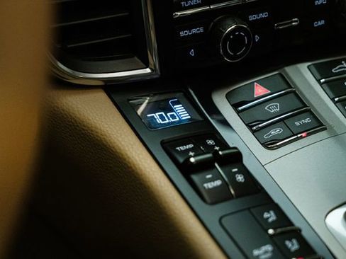 Used 2014 Porsche Panamera image 27