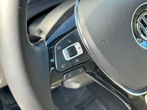 Used 2015 Volkswagen e-Golf SEL Premium image 21