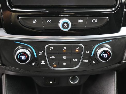 Used 2023 Chevrolet Traverse LT image 29