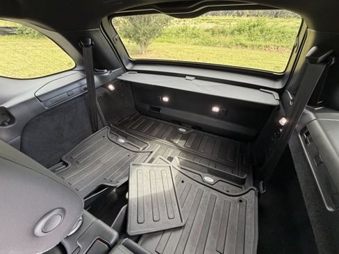 Used 2025 Land Rover Discovery S image 28