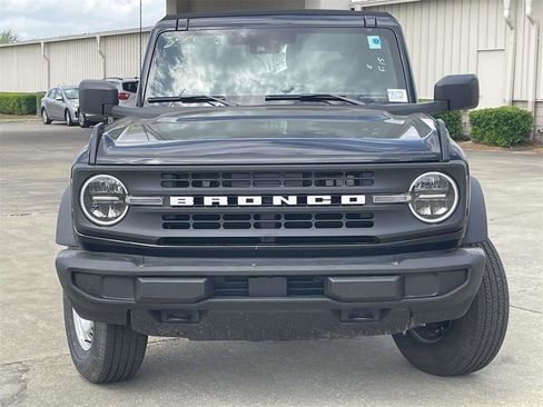 New 2025 Ford Bronco Base image 8