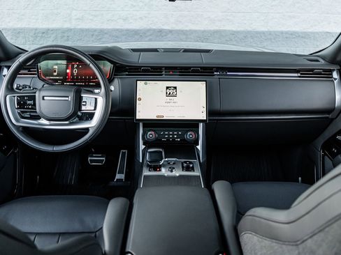 Used 2023 Land Rover Range Rover SV image 4