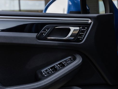 Used 2018 Porsche Macan S image 21