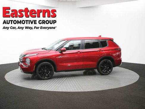 Used 2023 Mitsubishi Outlander SE image 57