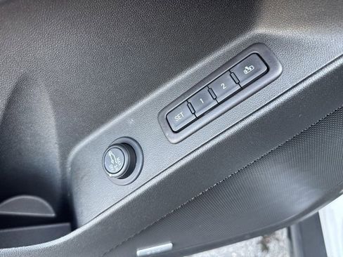 Used 2022 Chevrolet Equinox Premier image 12