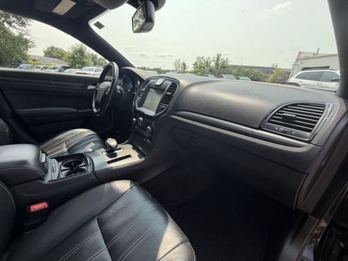 Used 2014 Chrysler 300 S AWD/4WD image 33