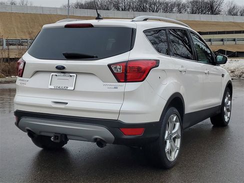 Used 2019 Ford Escape Titanium image 3