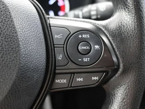 Used 2025 Toyota RAV4 XLE FWD image 16