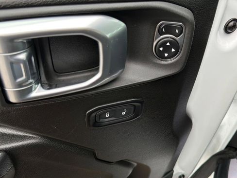 Used 2025 Jeep Wrangler Unlimited Rubicon image 20