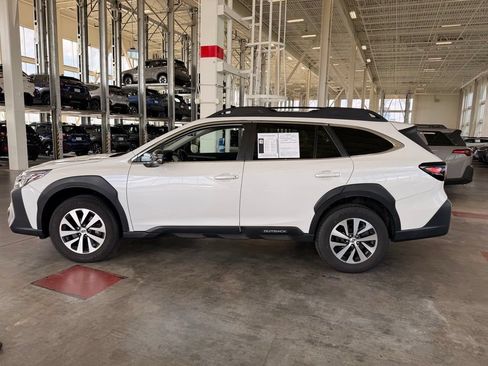 Used 2024 Subaru Outback Premium AWD/4WD image 6