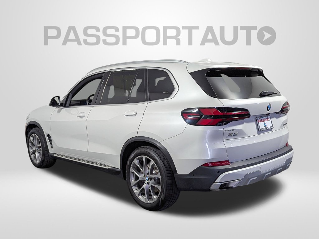 Used 2024 BMW X5 xDrive40i w/ Premium Package AWD/4WD image 3