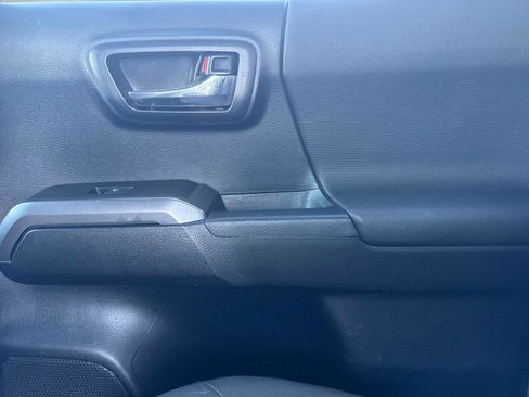 Used 2016 Toyota Tacoma TRD Off-Road image 22