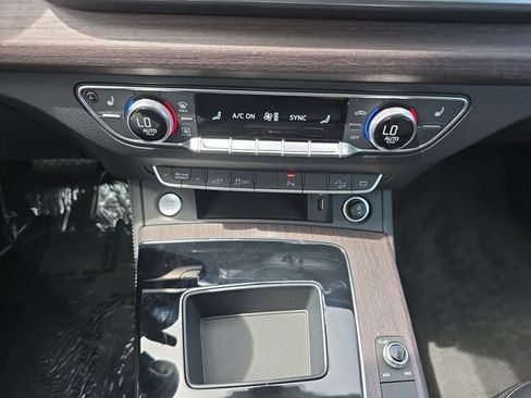 Used 2021 Audi Q5 e Premium Plus w/ Premium Plus Package AWD/4WD image 27