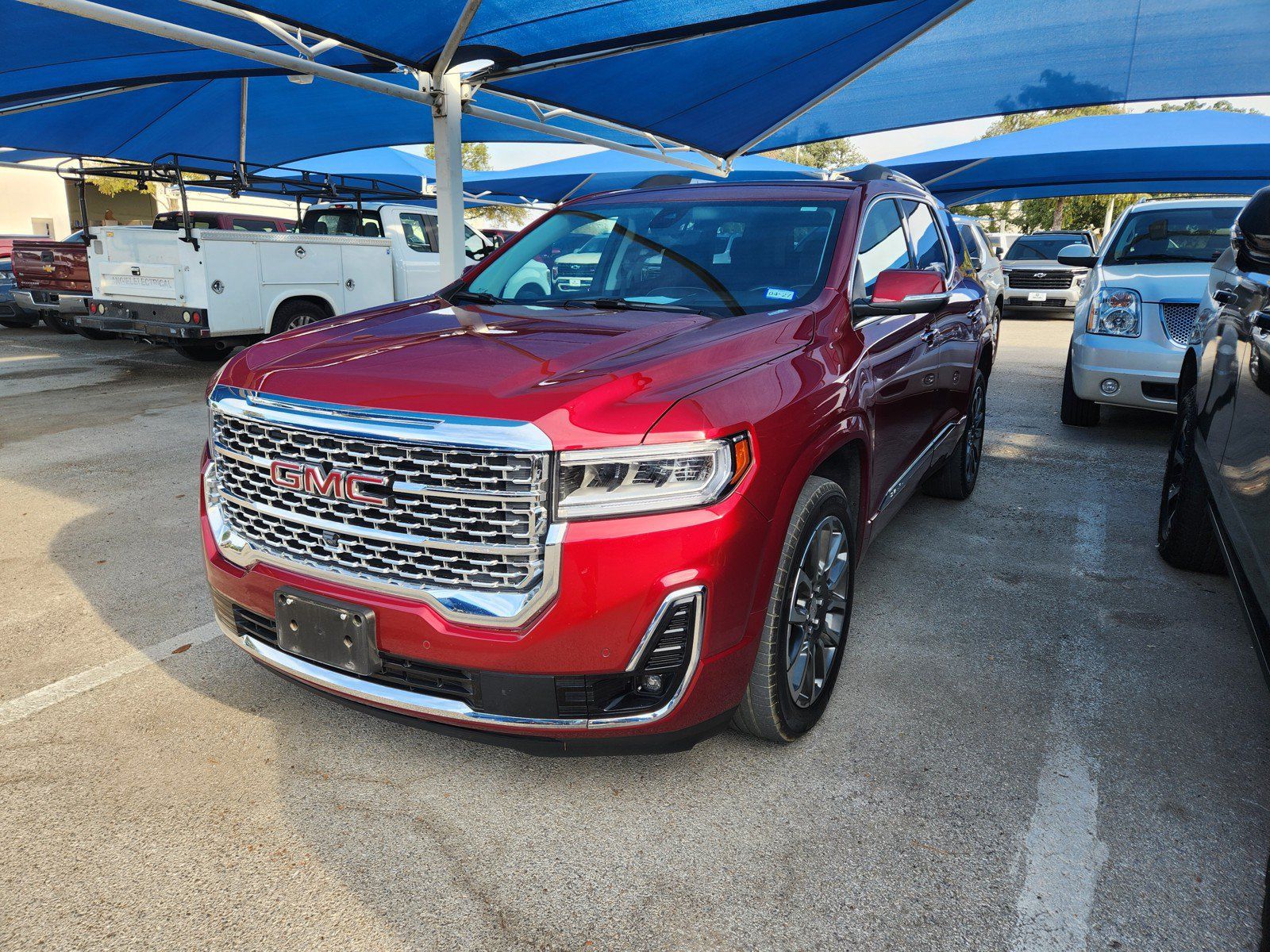 Used 2020 GMC Acadia Denali w/ Technology Package FWD image 2