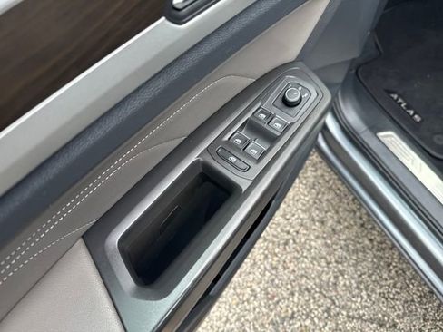 Certified 2022 Volkswagen Atlas SE image 12