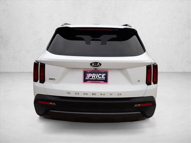 Used 2021 Kia Sorento S w/ Panoramic Sunroof Package AWD/4WD image 3