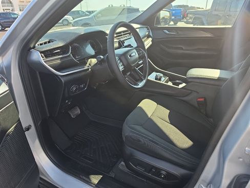Used 2025 Jeep Grand Cherokee L Laredo w/ Luxury Tech Group I AWD/4WD image 9
