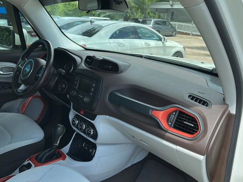 Used 2016 Jeep Renegade Latitude w/ Safety & Security Group FWD image 21