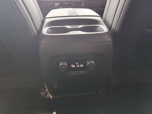 Used 2025 Buick Enclave Preferred AWD/4WD image 22