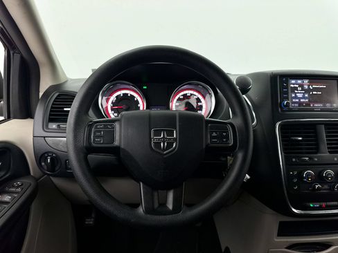 Used 2020 Dodge Grand Caravan SE w/ UConnect Hands-Free Group FWD image 24