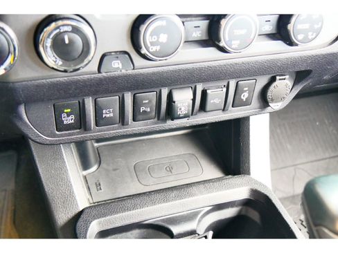 Used 2020 Toyota Tacoma TRD Sport w/ Technology Package image 23