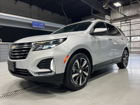 Used 2022 Chevrolet Equinox Premier AWD/4WD image 3
