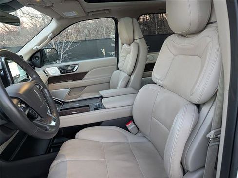 Used 2020 Lincoln Navigator Reserve w/ Luxury Package image 35