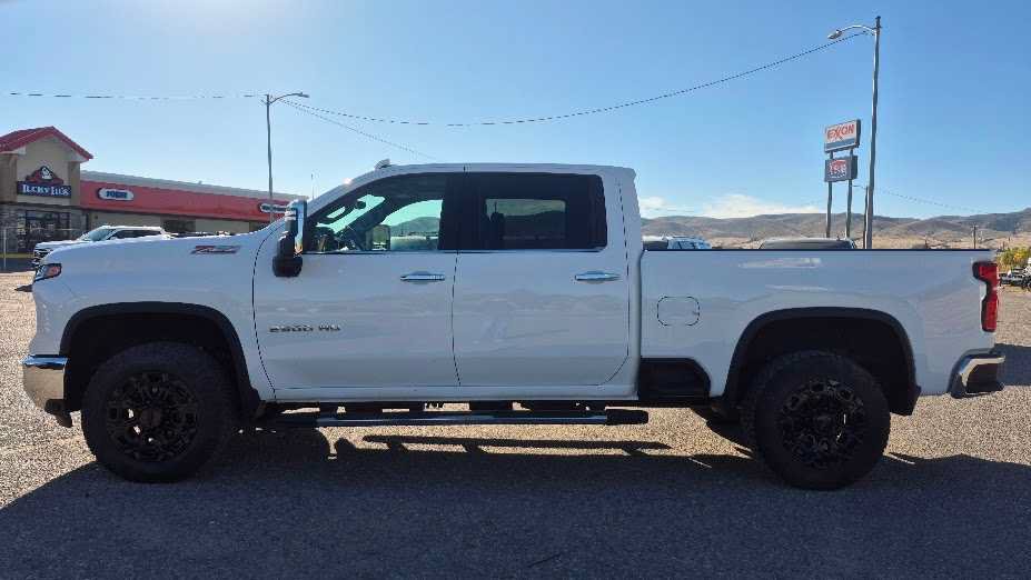 Used 2024 Chevrolet Silverado 2500 LTZ w/ LTZ Convenience Package AWD/4WD image 9