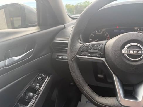 Used 2023 Nissan Altima 2.5 SV FWD image 24