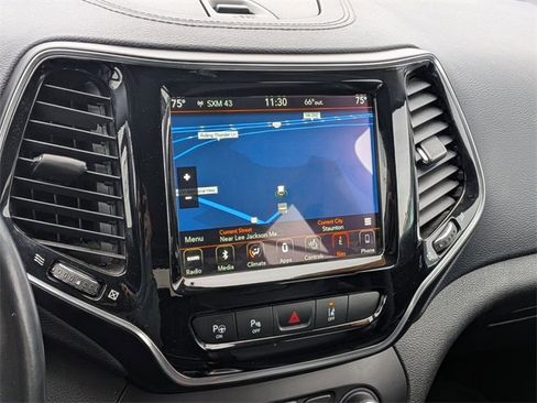 Used 2019 Jeep Cherokee Limited w/ Technology Group image 18