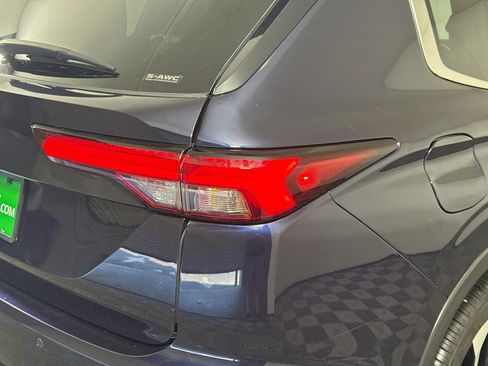 Used 2024 Mitsubishi Outlander SE image 34