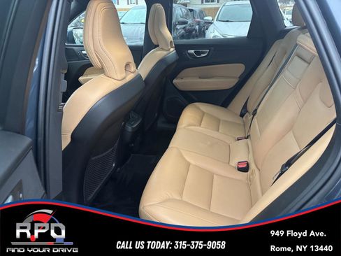 Used 2020 Volvo XC60 T6 Momentum image 31