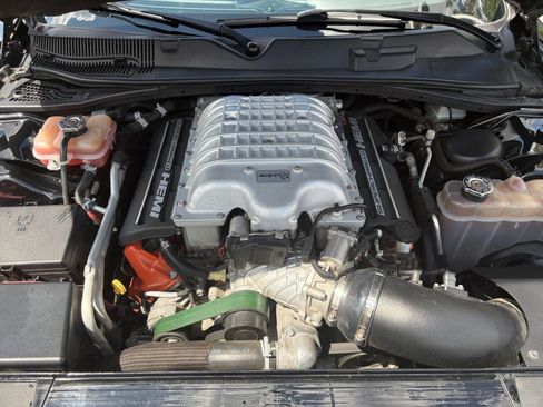 Used 2016 Dodge Challenger SRT Hellcat RWD image 28