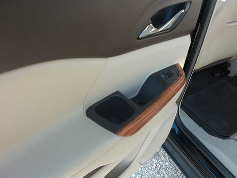 Used 2019 GMC Acadia Denali w/ Technology Package FWD image 35