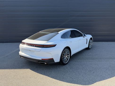 Certified 2024 Porsche Panamera 4 image 9