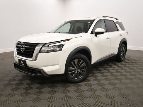 Used 2022 Nissan Pathfinder SV w/ SV Premium Package AWD/4WD image 2